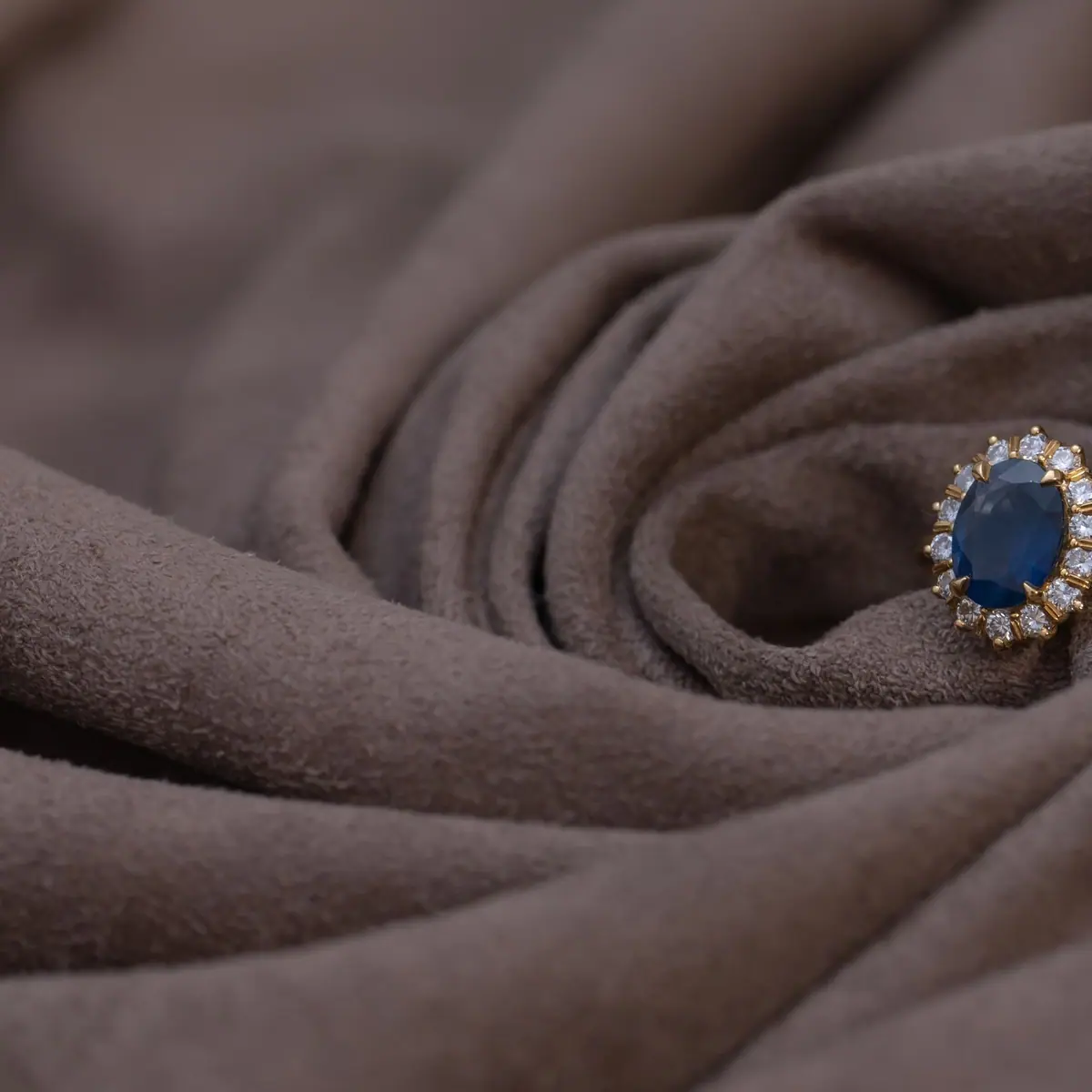 Safir Halo Yüzük